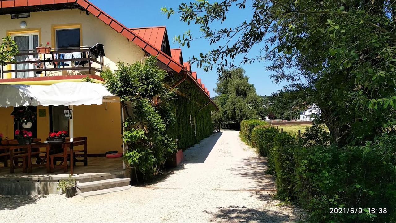 Eldoradó Fogadó és Kemping Vonyarcvashegy Exterior foto
